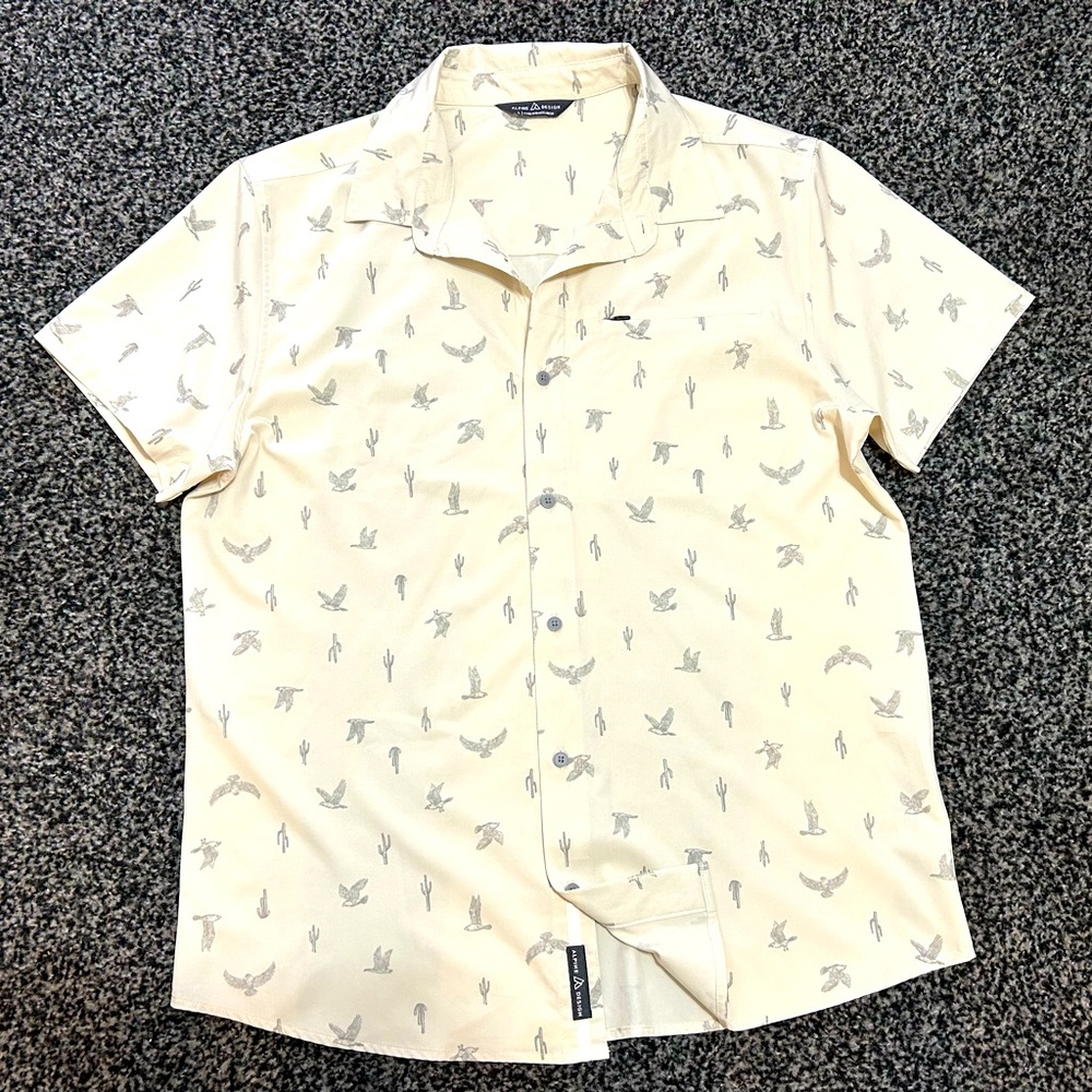 Alpine Design short sleeve summer casual shirt size L.